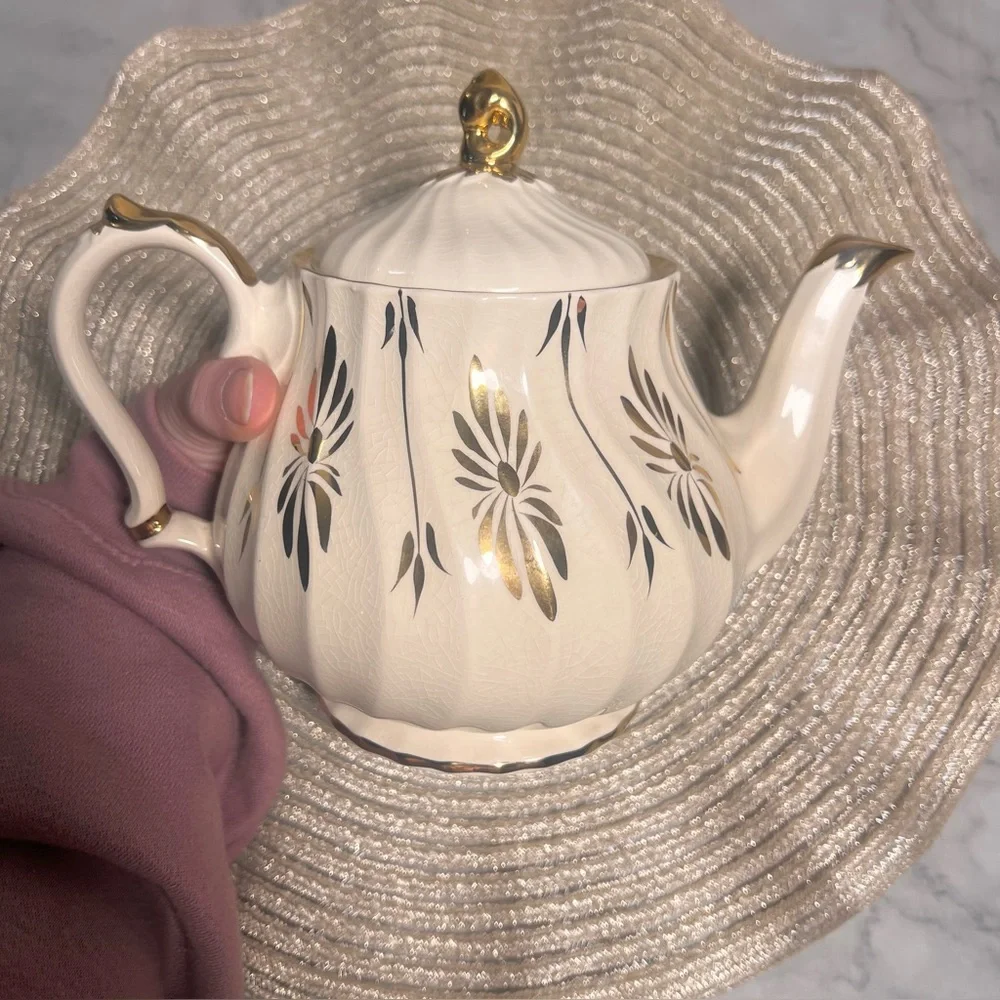 Vintage Sadler England 3147 P2 Teapot Crackle Glaze Gold Trim Cottagecore Chip
